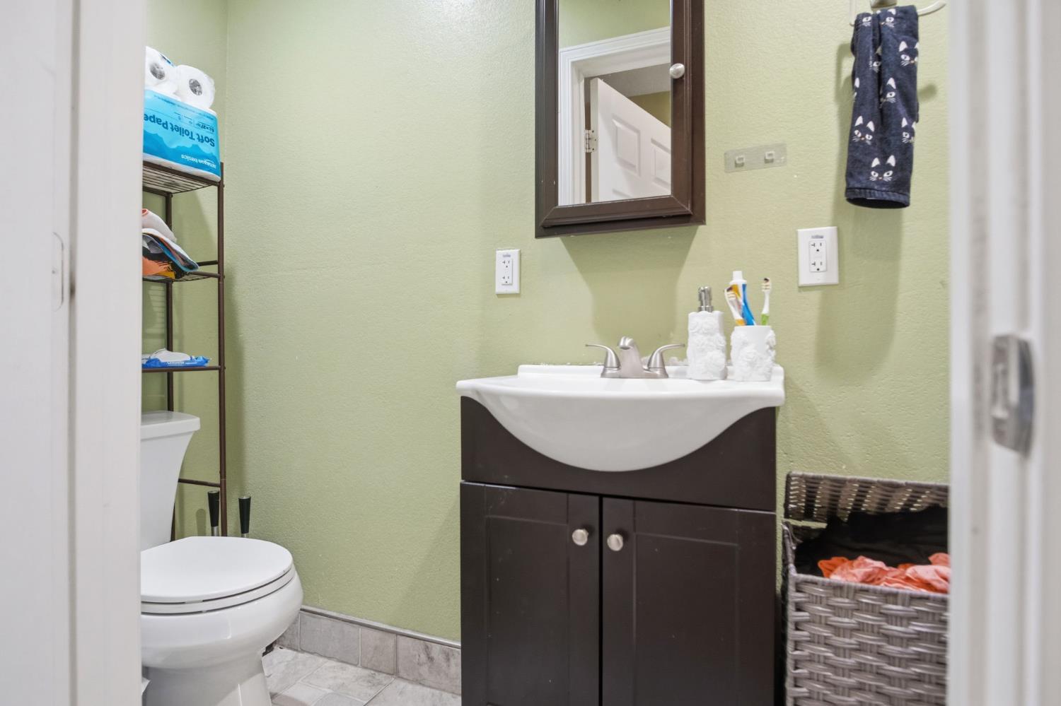 1913 St Augustine Ct, Modesto, CA 95358