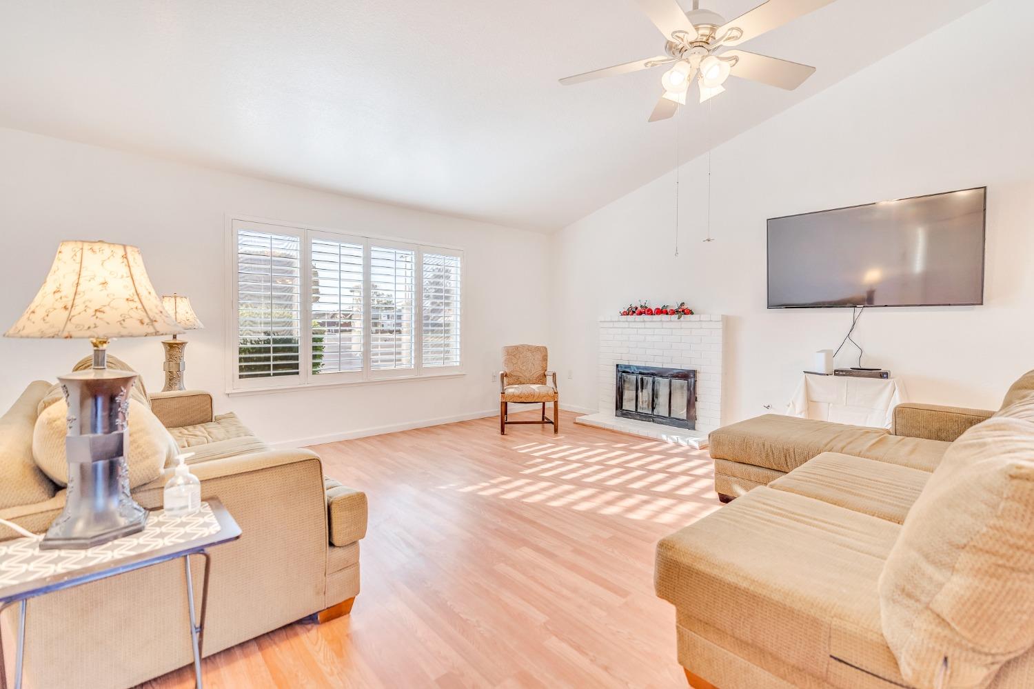 1316 Chukar St, Los Banos, CA 93635