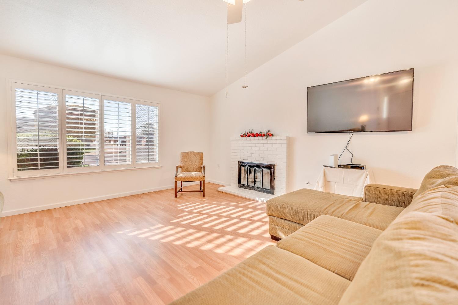 1316 Chukar St, Los Banos, CA 93635