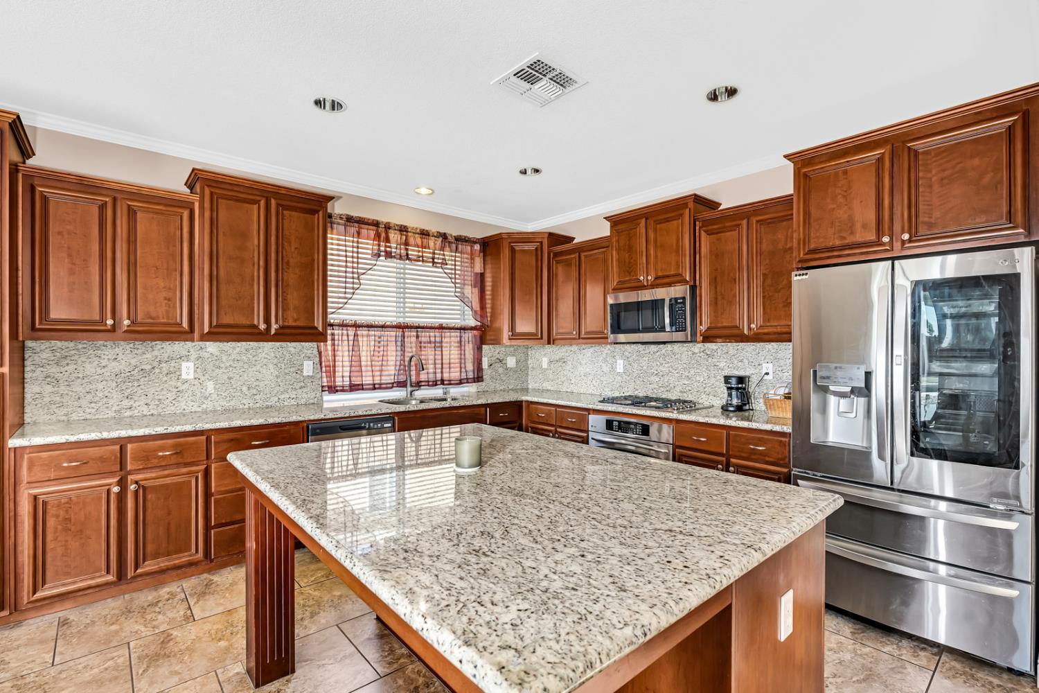 224 San Bruno St, Los Banos, CA 93635