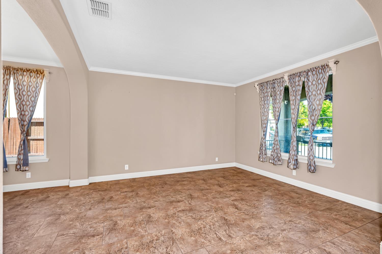 224 San Bruno St, Los Banos, CA 93635