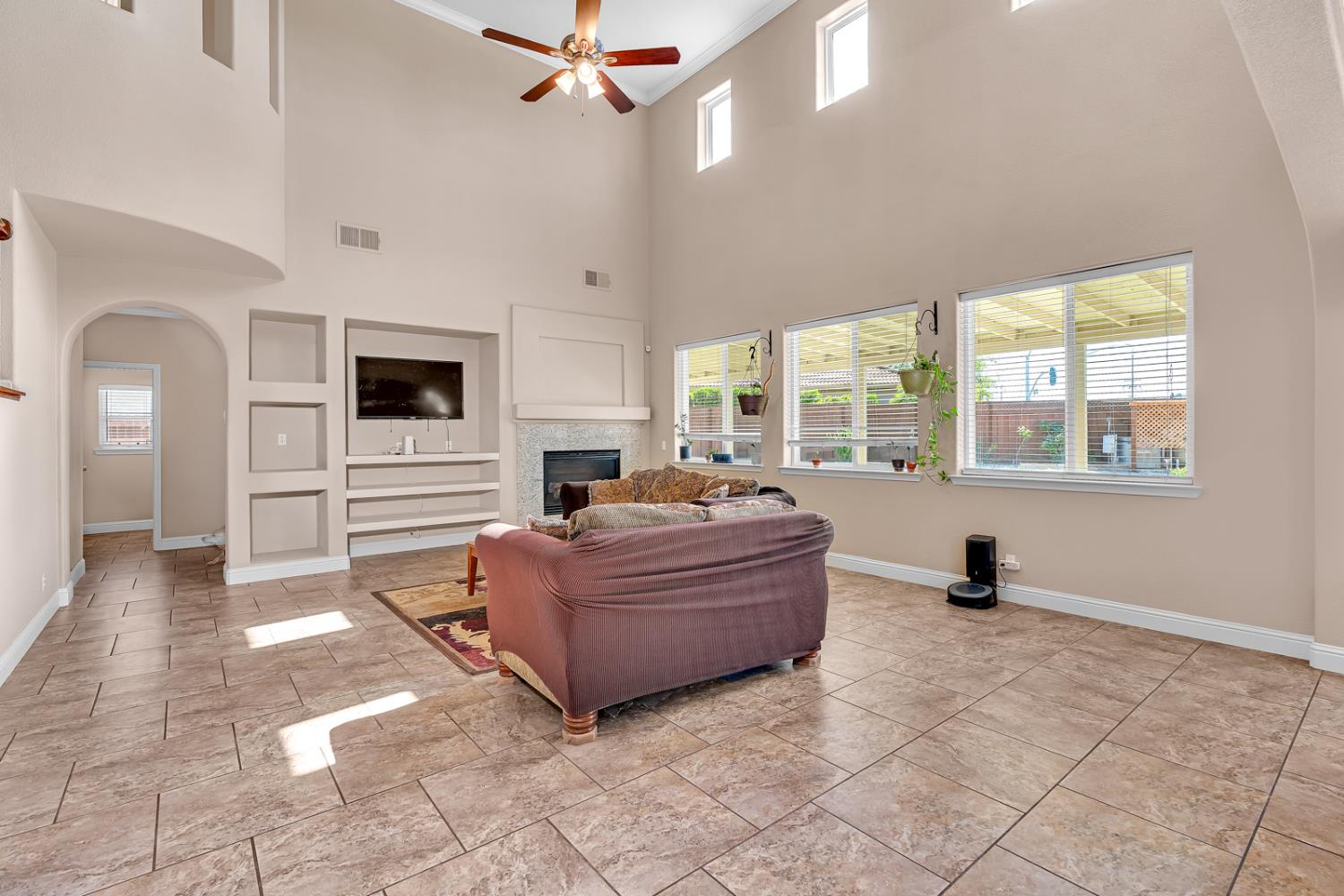 224 San Bruno St, Los Banos, CA 93635