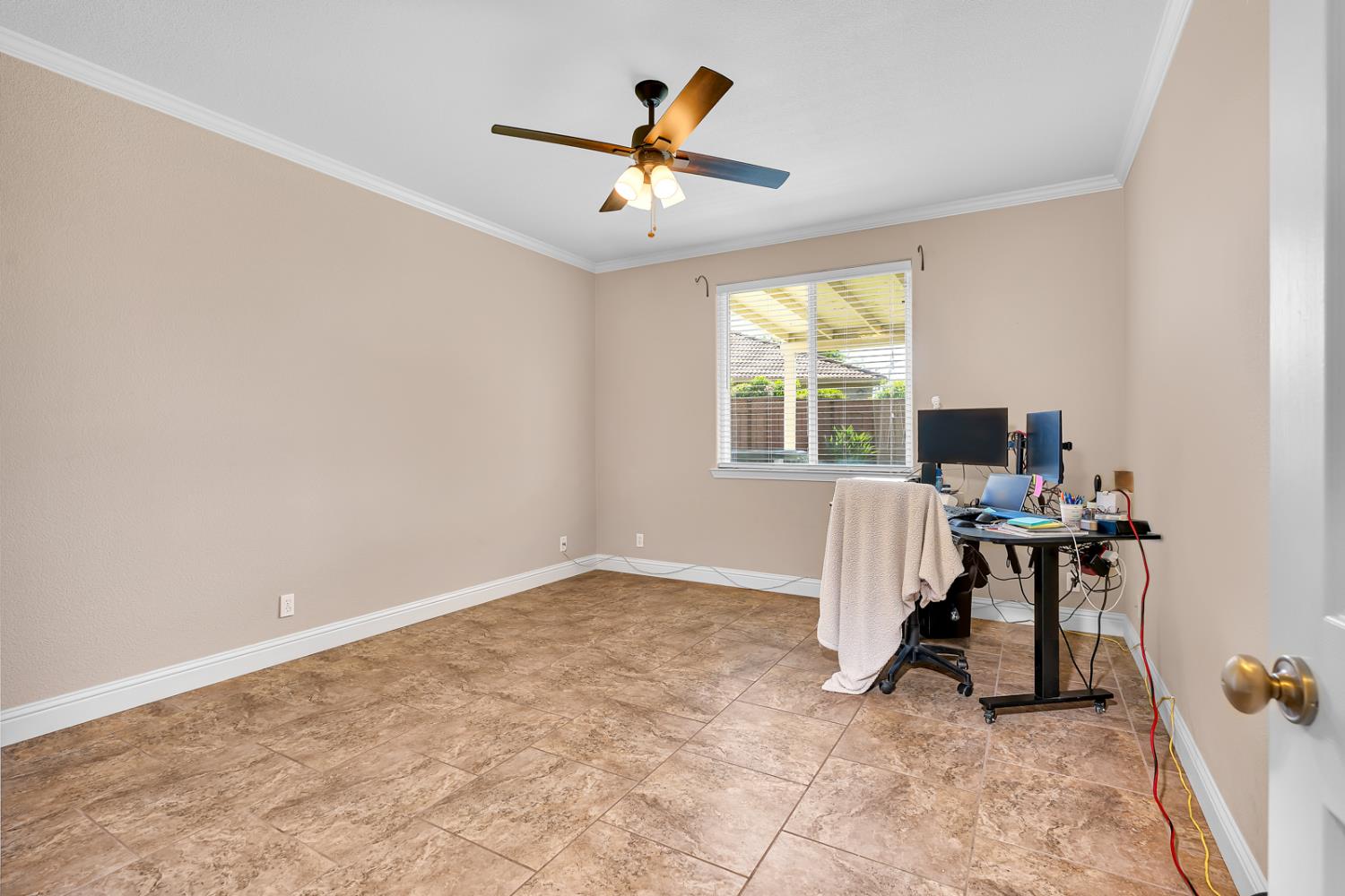 224 San Bruno St, Los Banos, CA 93635