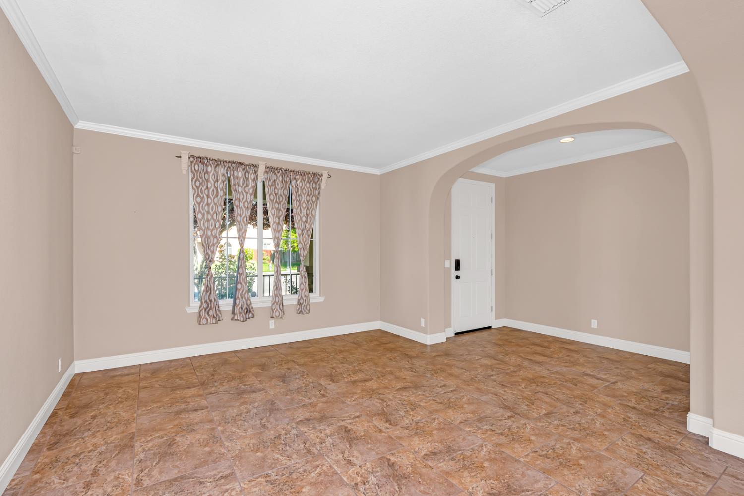 224 San Bruno St, Los Banos, CA 93635