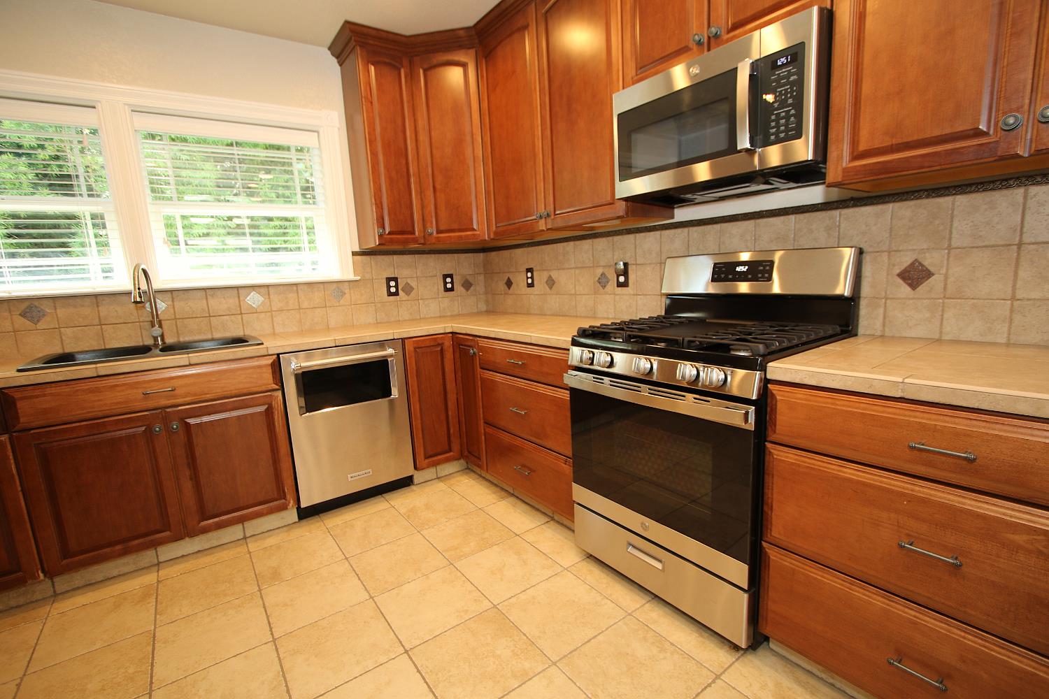 526 Melrose St, Modesto, CA 95354