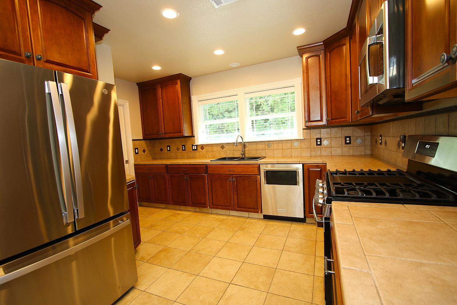 526 Melrose St, Modesto, CA 95354