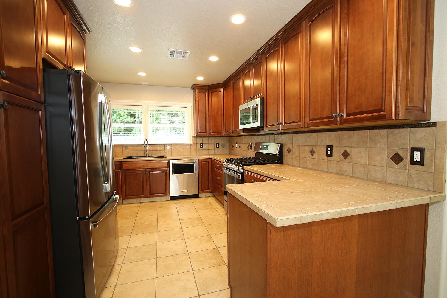 526 Melrose St, Modesto, CA 95354