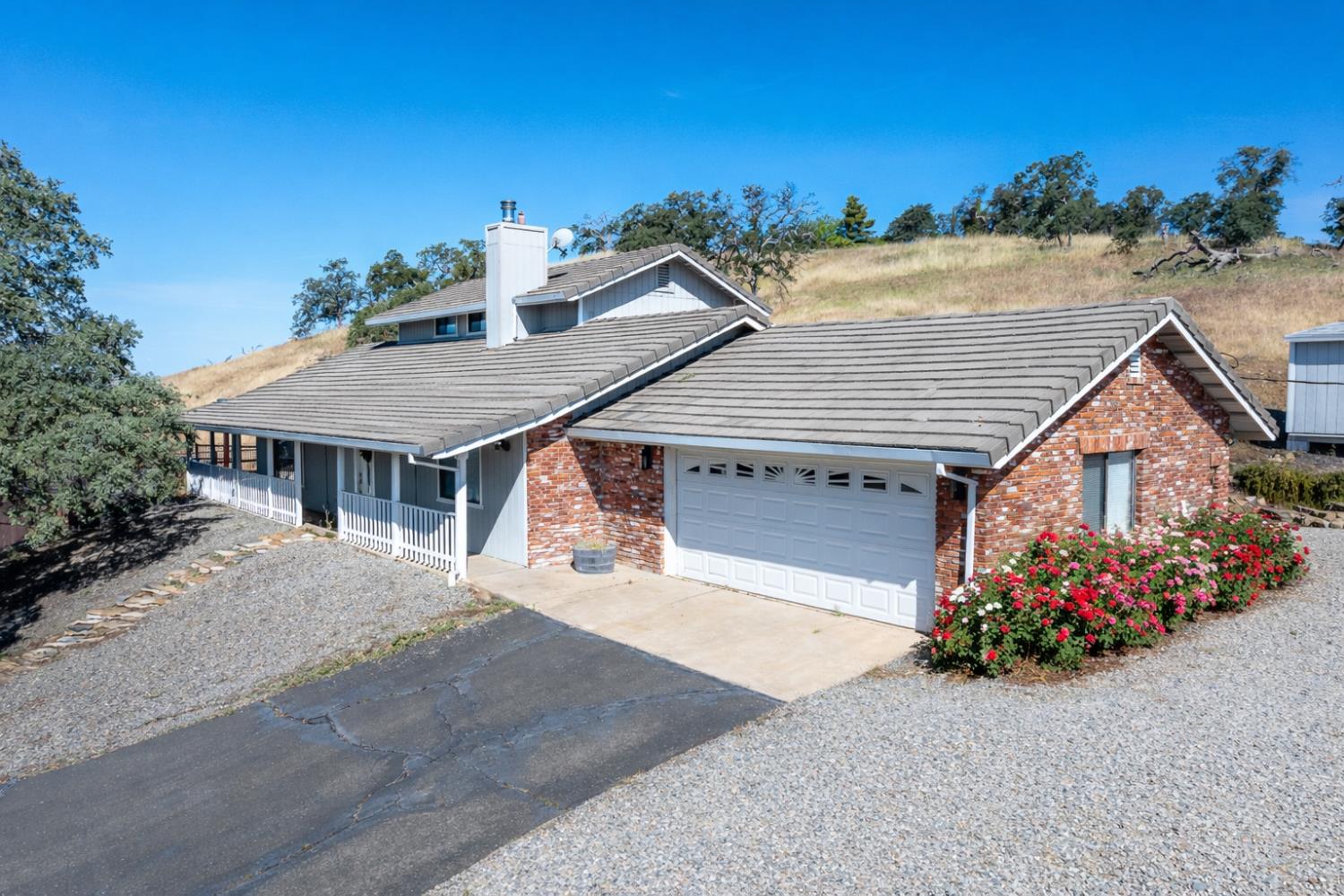 9925 Alamo Dr, La Grange, CA 95329