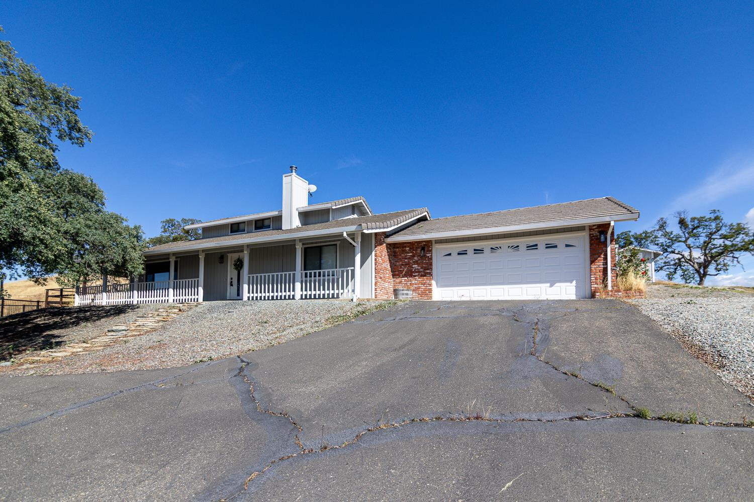 9925 Alamo Dr, La Grange, CA 95329