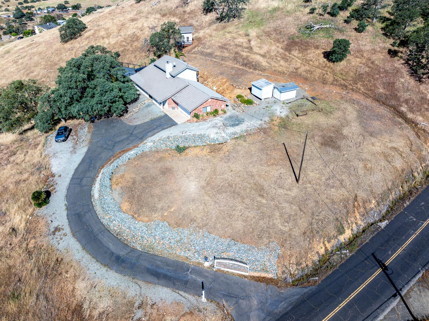 9925 Alamo Dr, La Grange, CA 95329