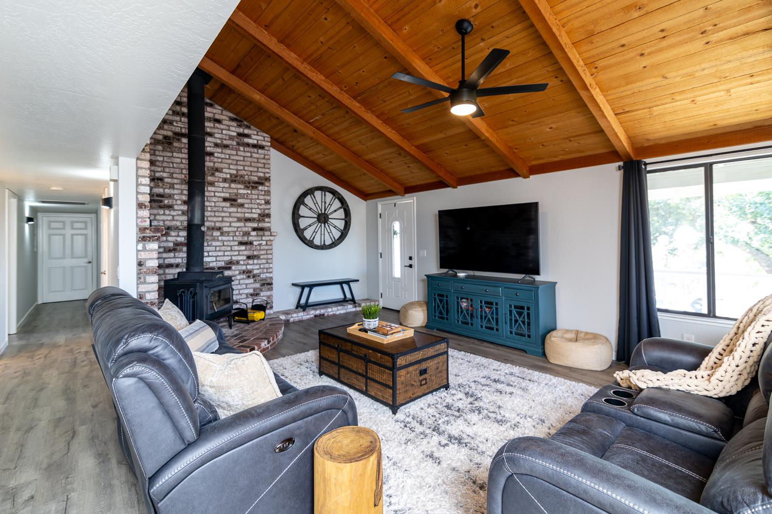 9925 Alamo Dr, La Grange, CA 95329