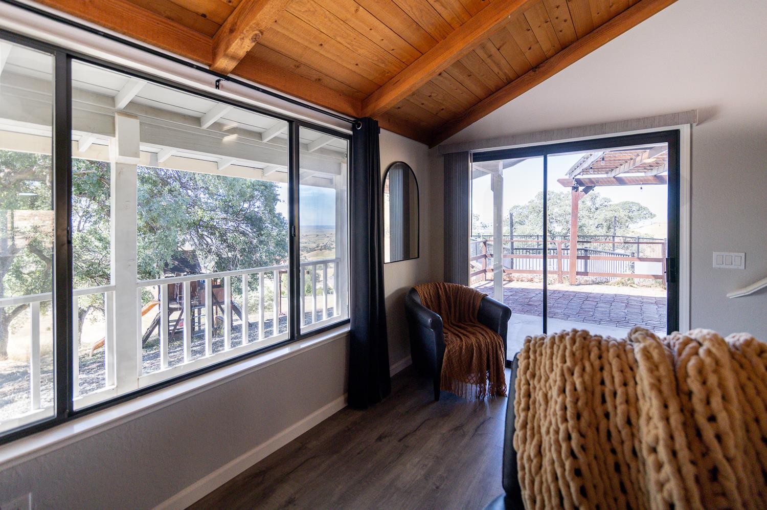 9925 Alamo Dr, La Grange, CA 95329