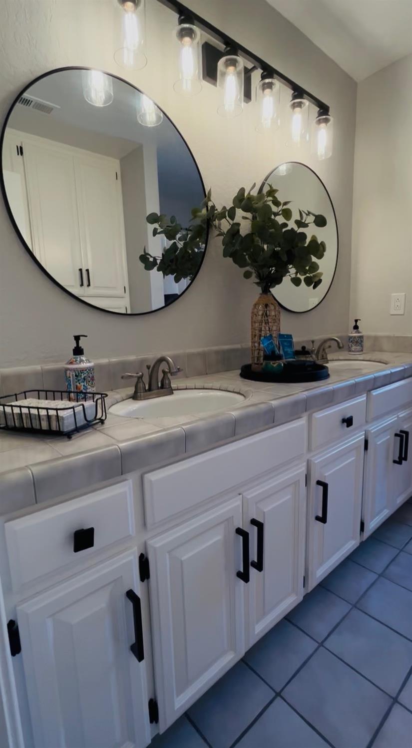 9925 Alamo Dr, La Grange, CA 95329