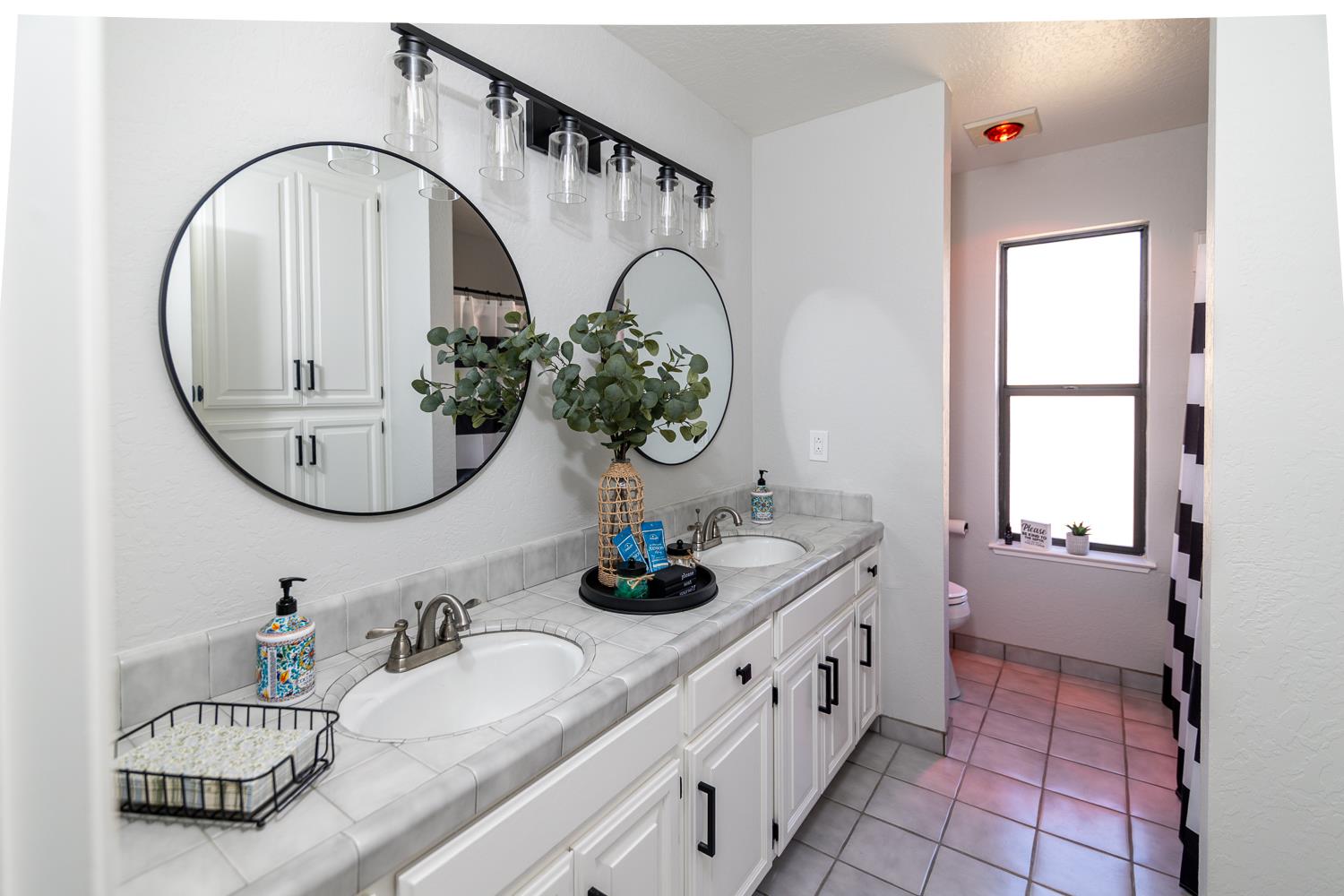 9925 Alamo Dr, La Grange, CA 95329