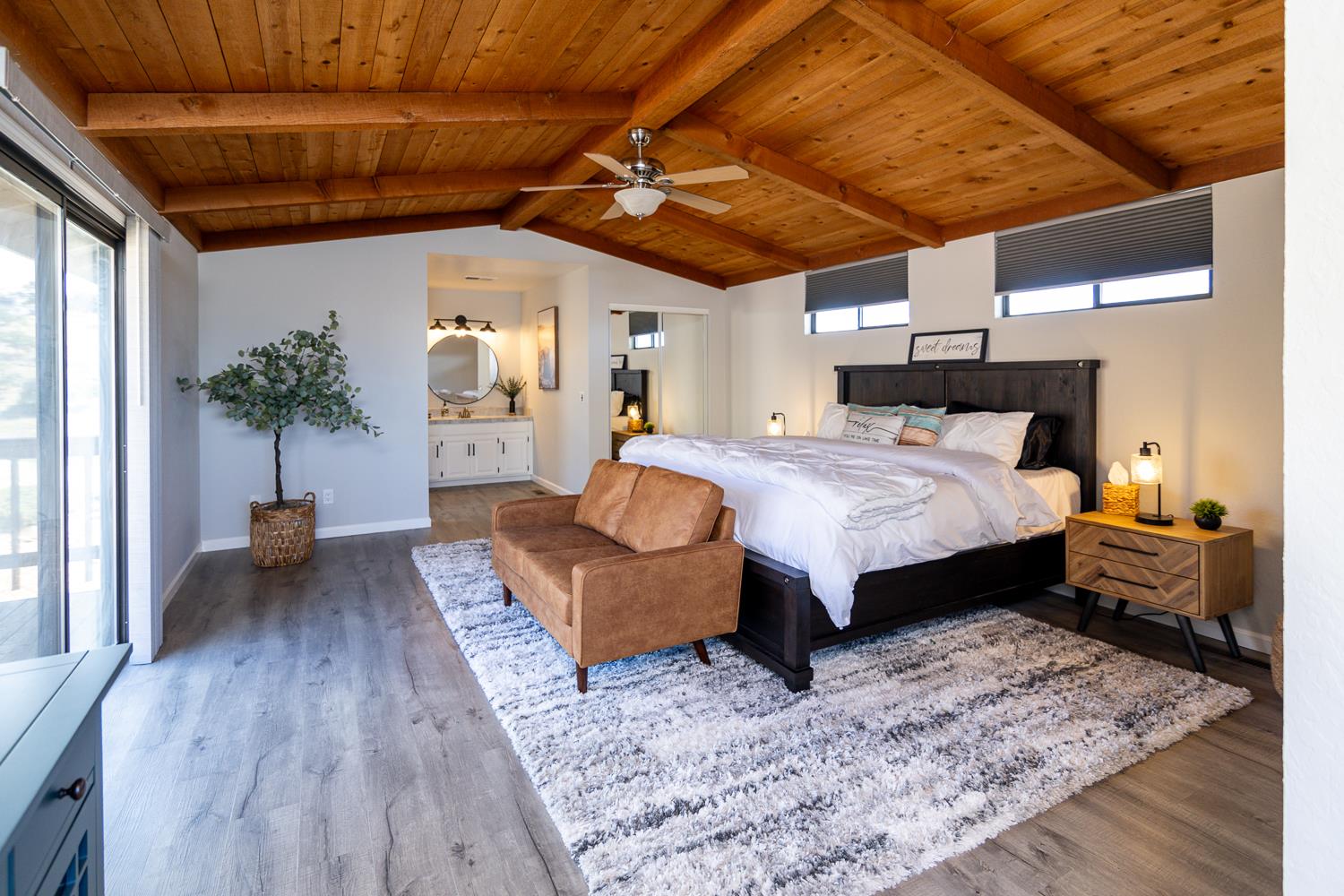 9925 Alamo Dr, La Grange, CA 95329