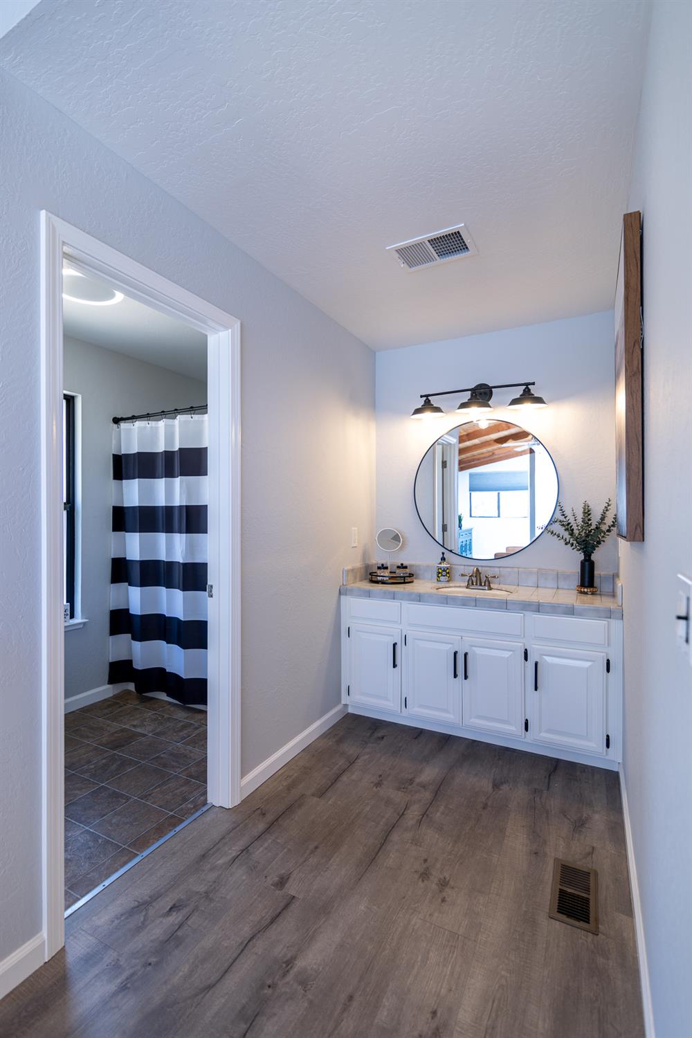 9925 Alamo Dr, La Grange, CA 95329