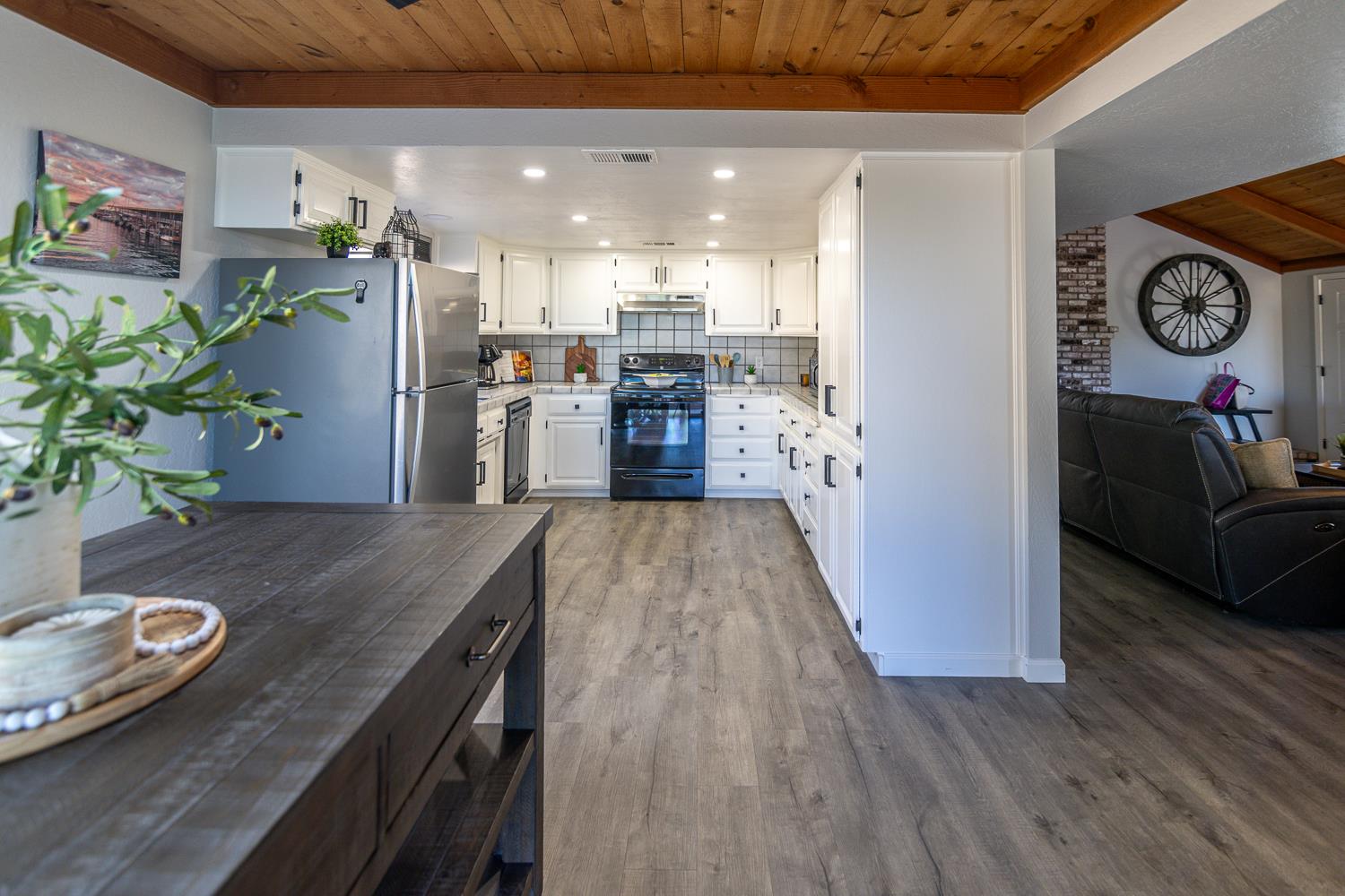 9925 Alamo Dr, La Grange, CA 95329