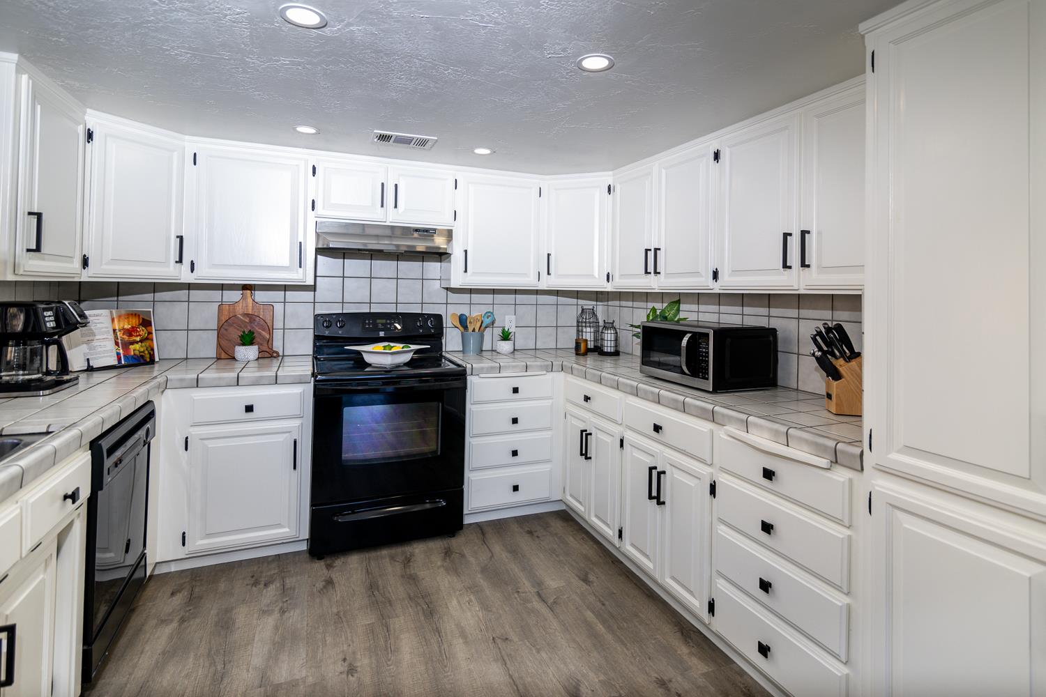 9925 Alamo Dr, La Grange, CA 95329