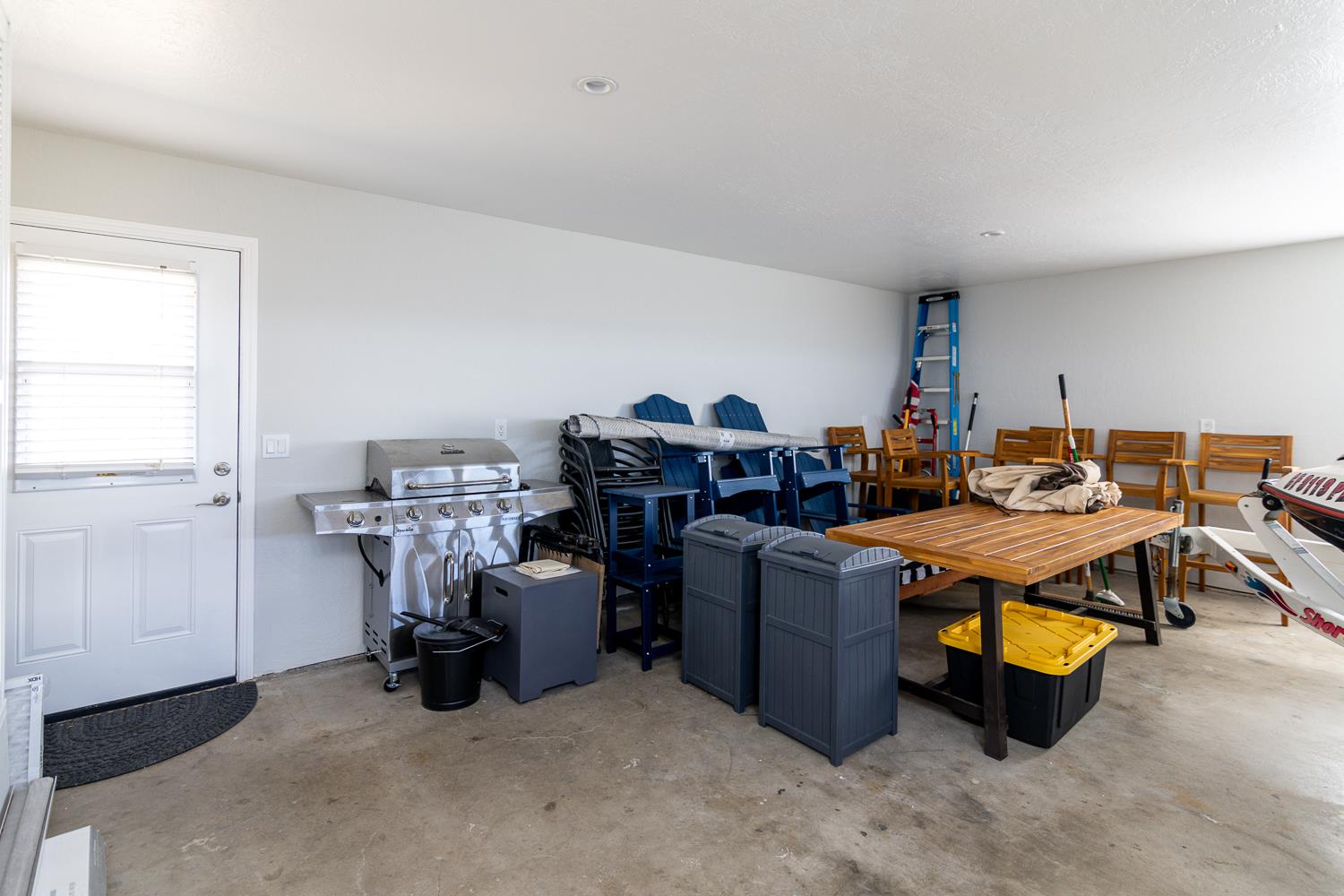 9925 Alamo Dr, La Grange, CA 95329