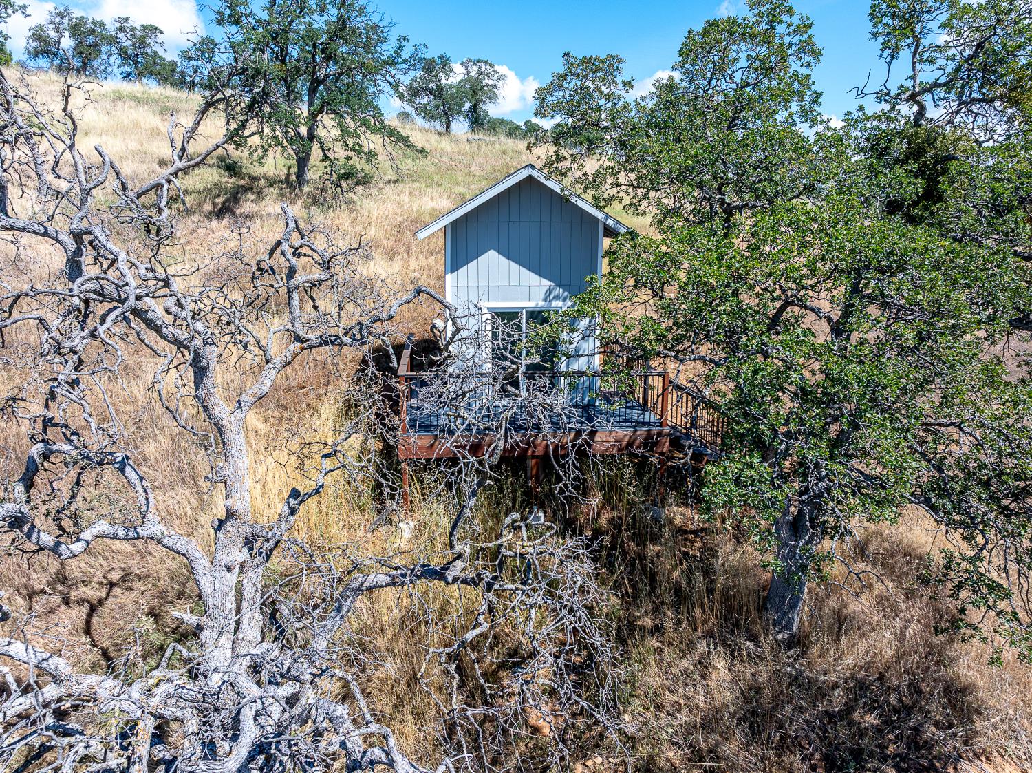 9925 Alamo Dr, La Grange, CA 95329