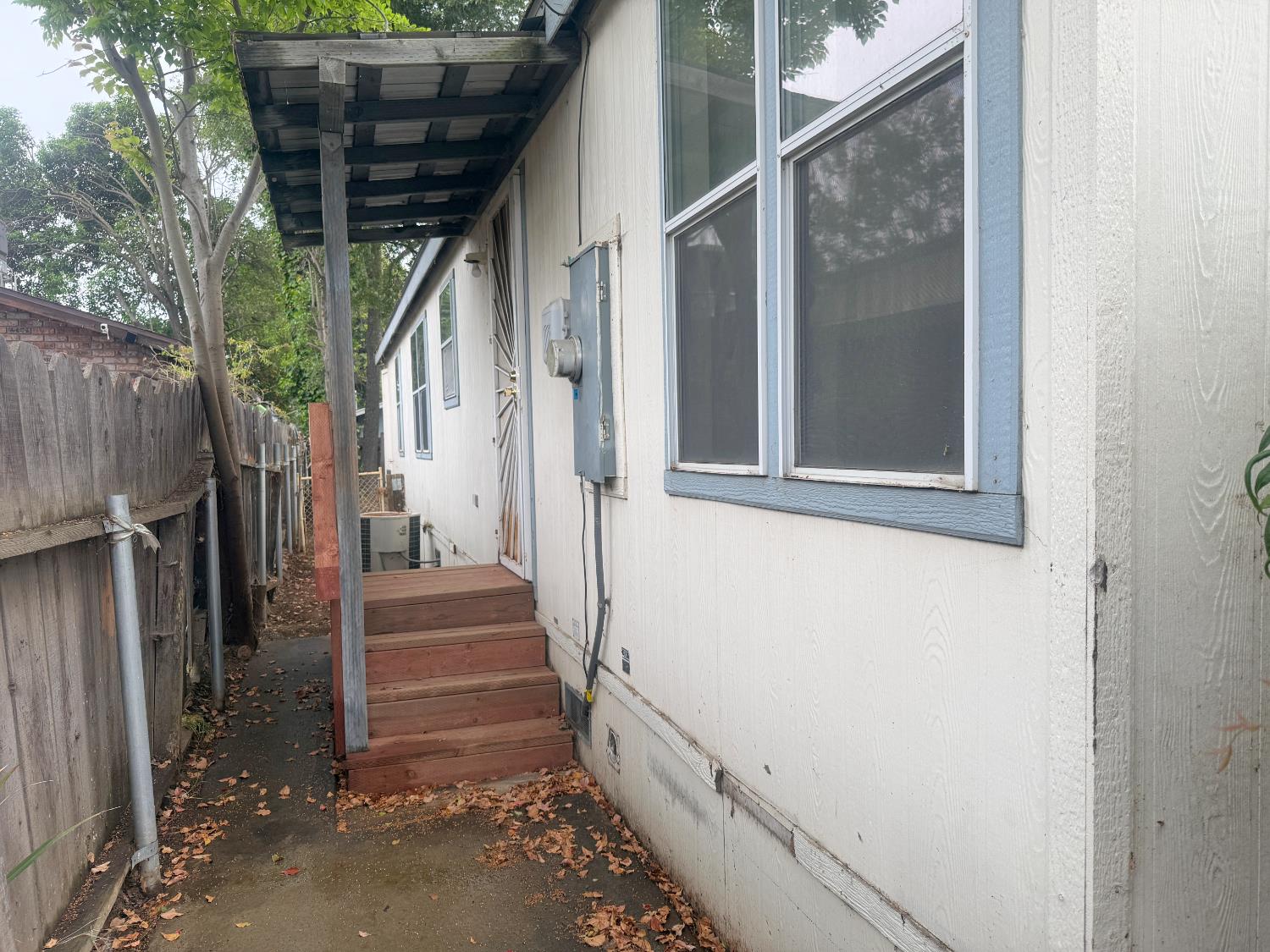 328 N 3rd Ave, Oakdale, CA 95361