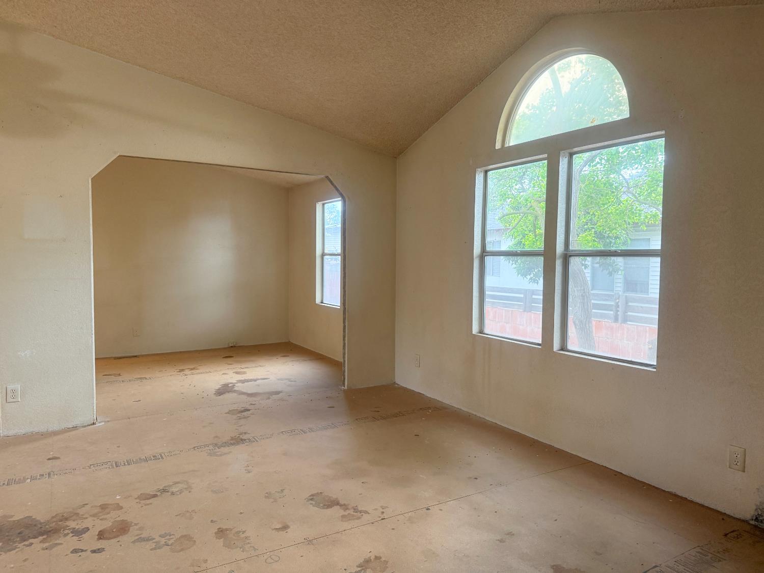 328 N 3rd Ave, Oakdale, CA 95361