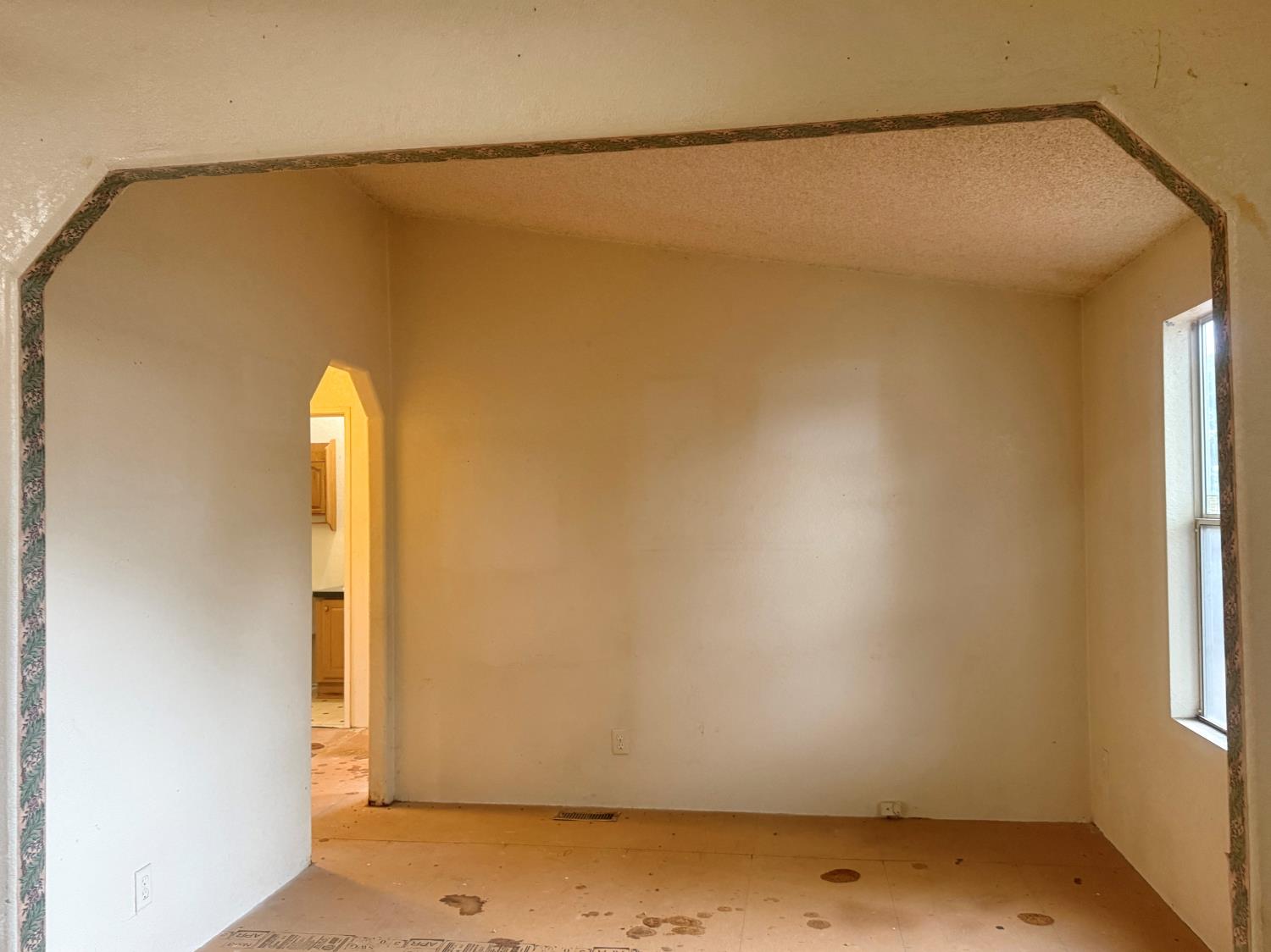 328 N 3rd Ave, Oakdale, CA 95361