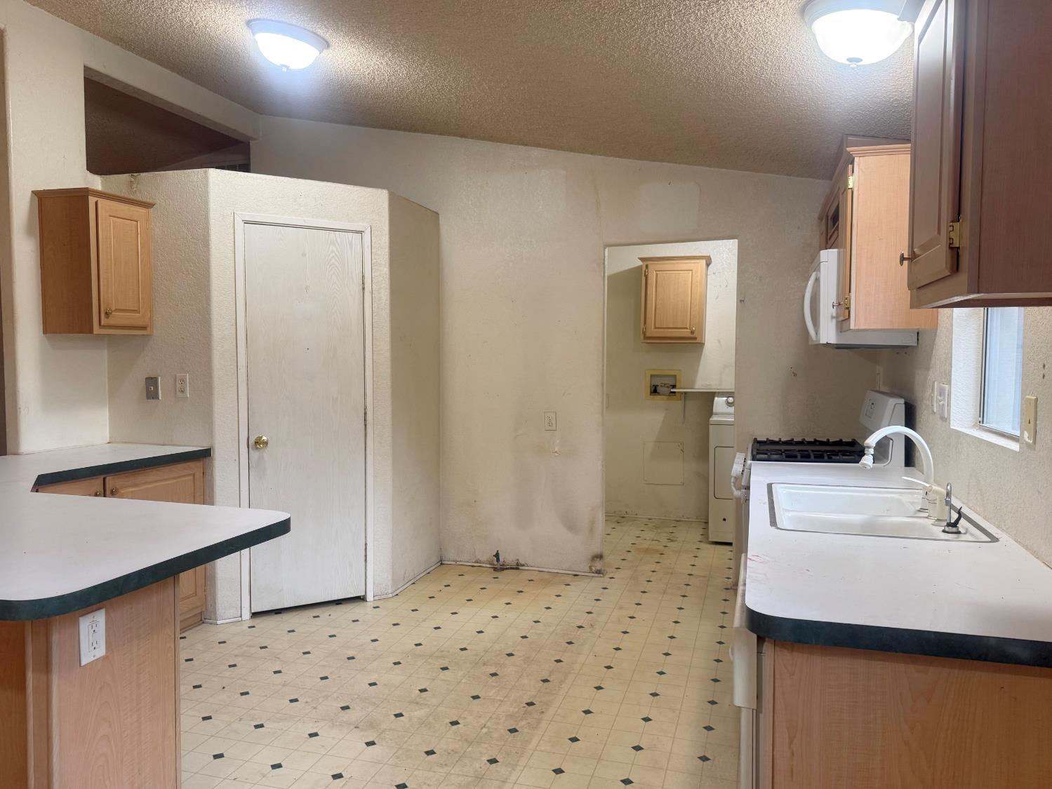 328 N 3rd Ave, Oakdale, CA 95361