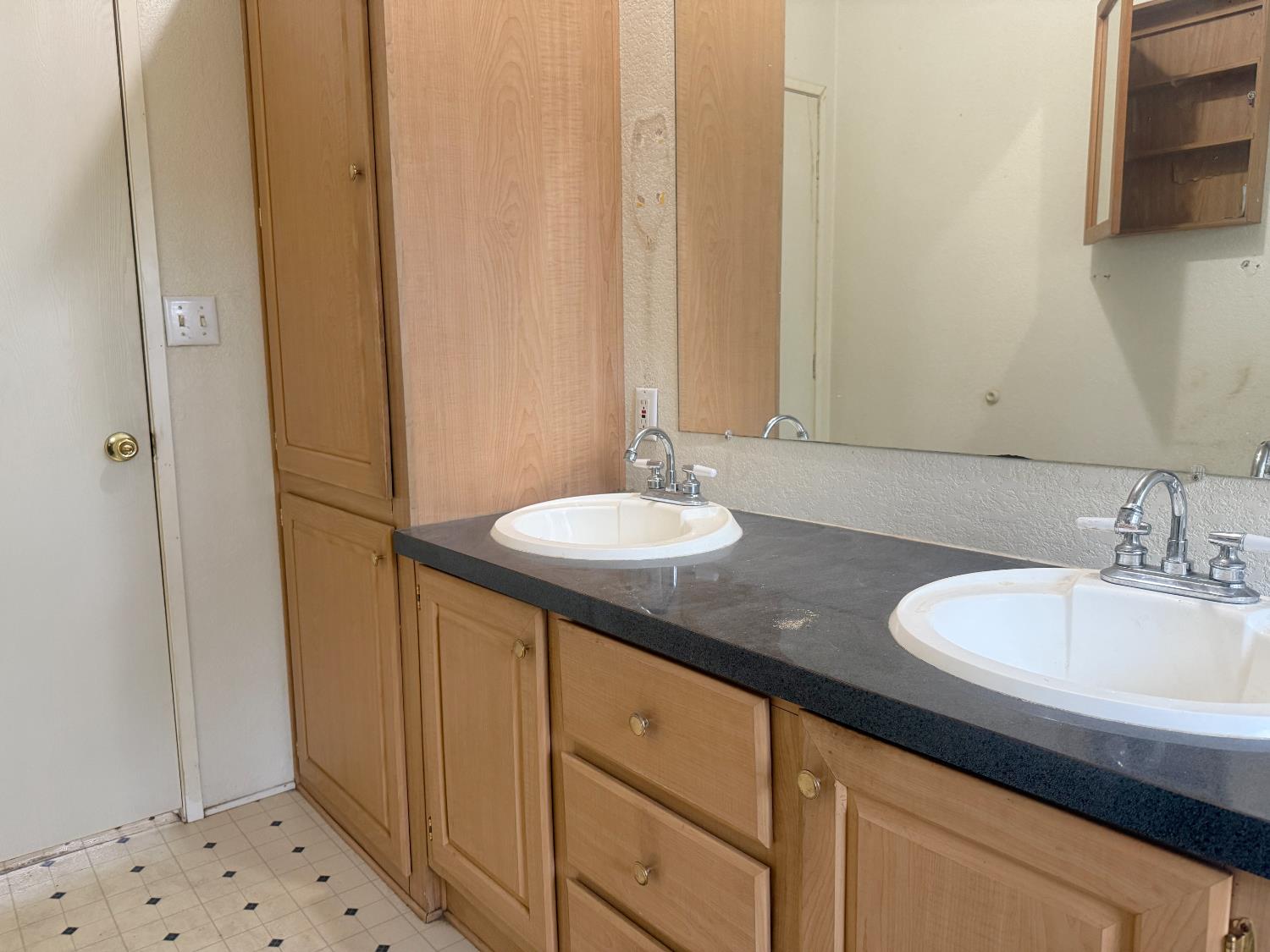 328 N 3rd Ave, Oakdale, CA 95361