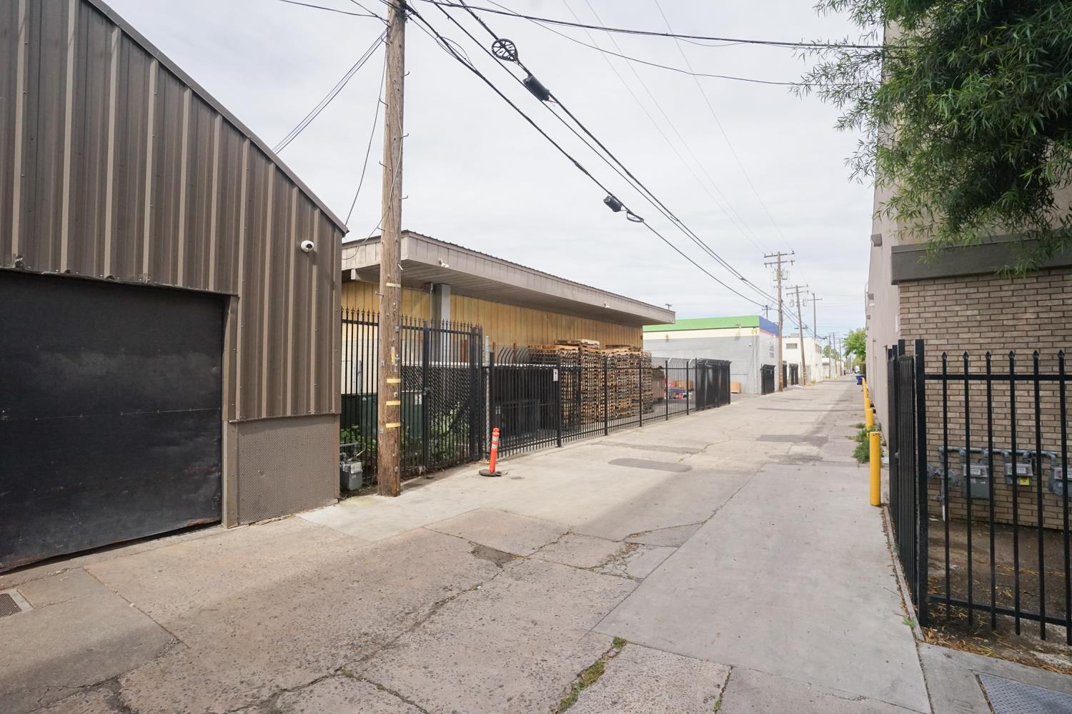 1302 9th St, Modesto, CA 95354