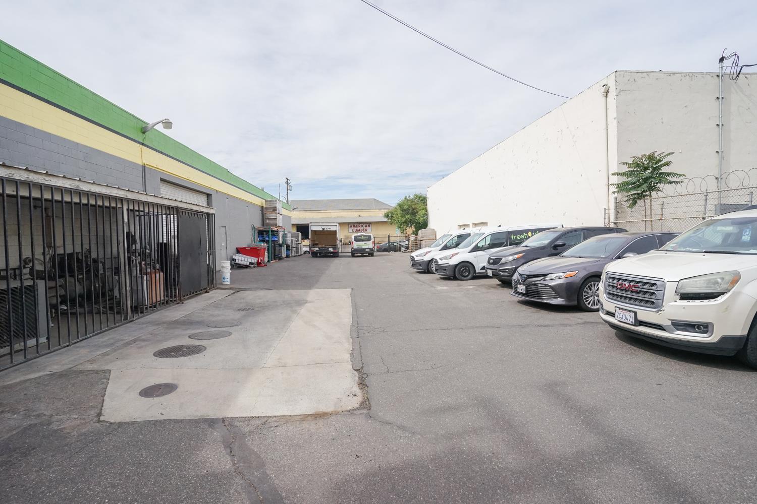 1320 9th St, Modesto, CA 95354