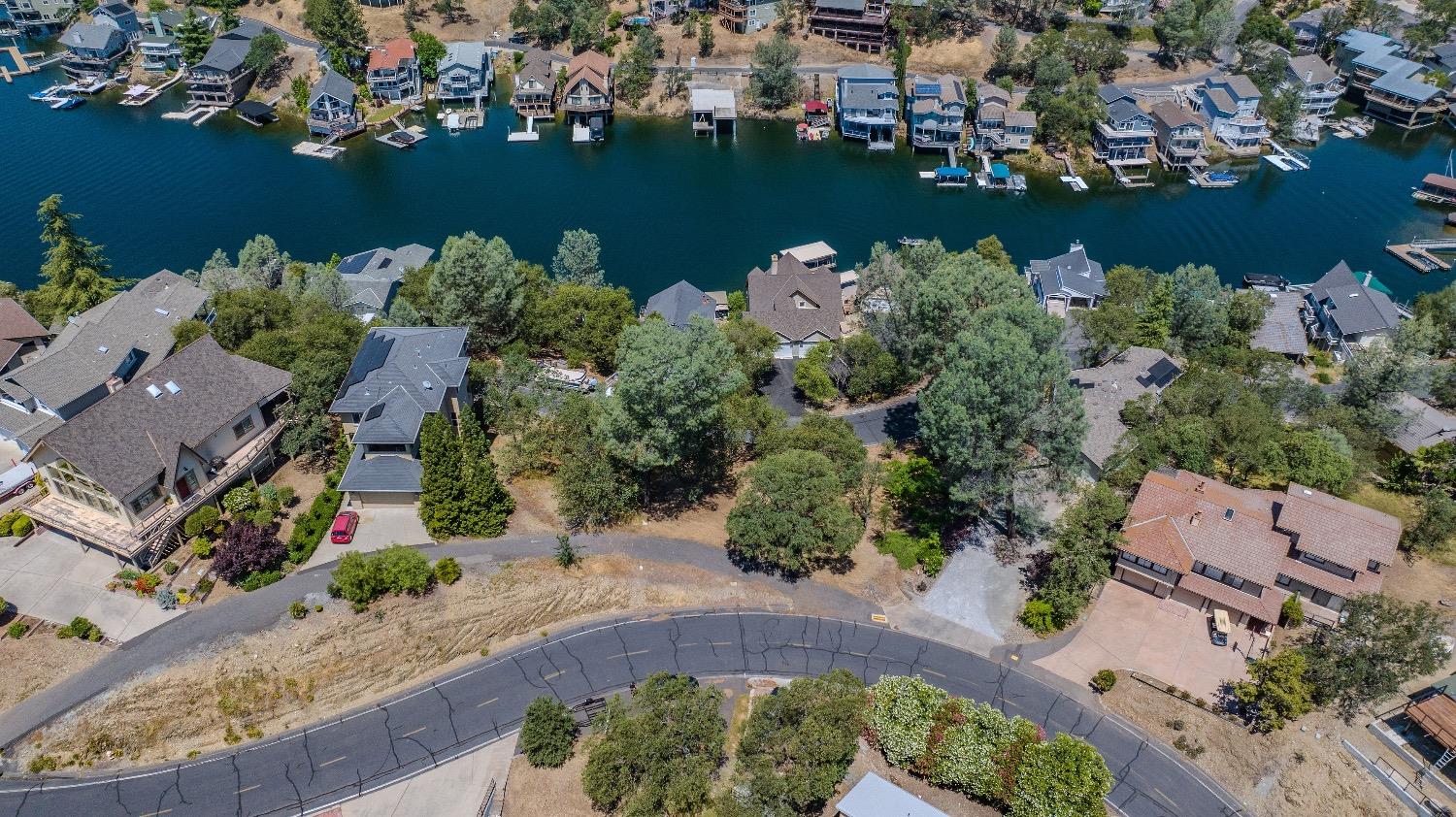 215 Oakhurst Ct, Copperopolis, CA 95228