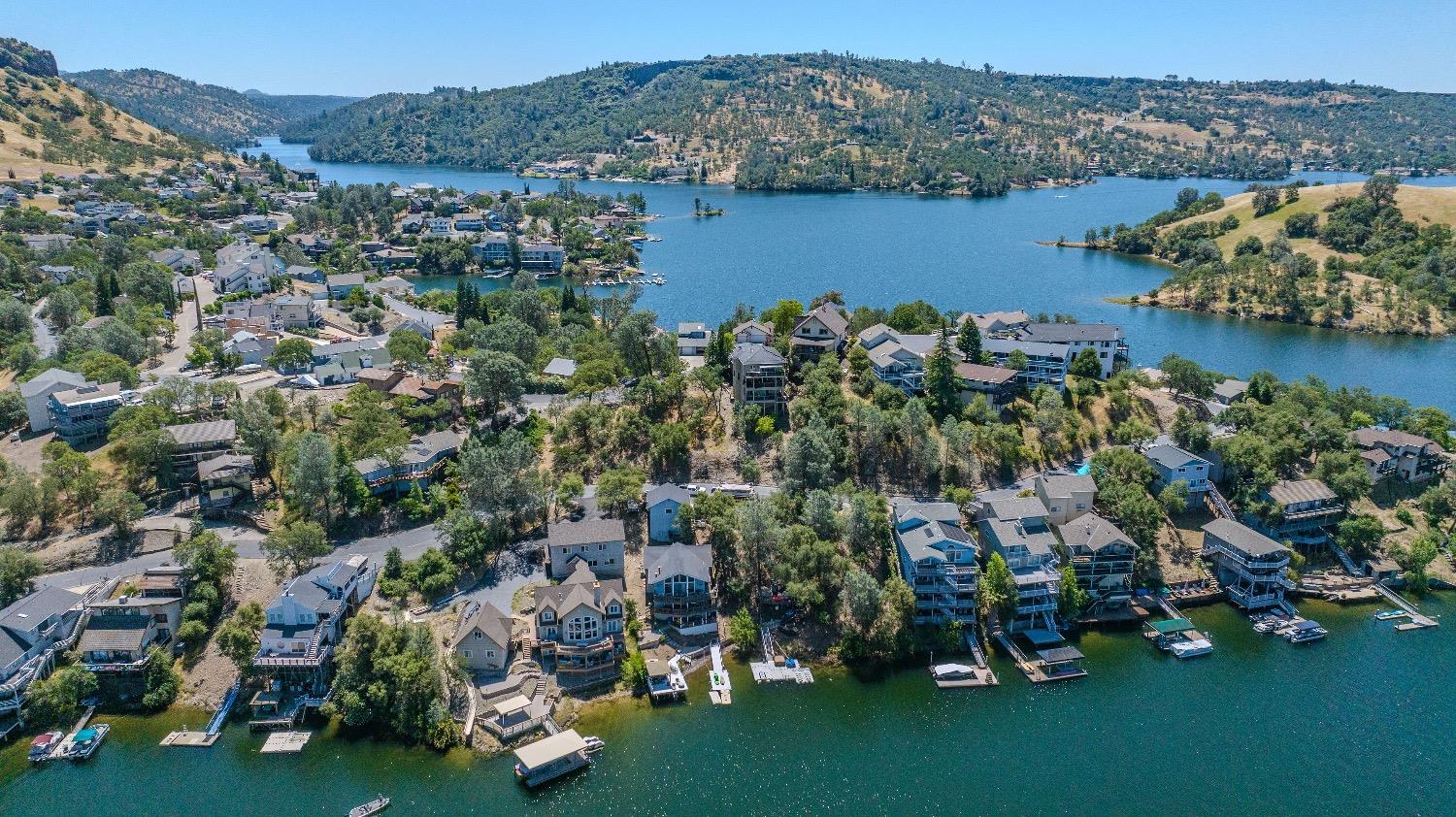 215 Oakhurst Ct, Copperopolis, CA 95228