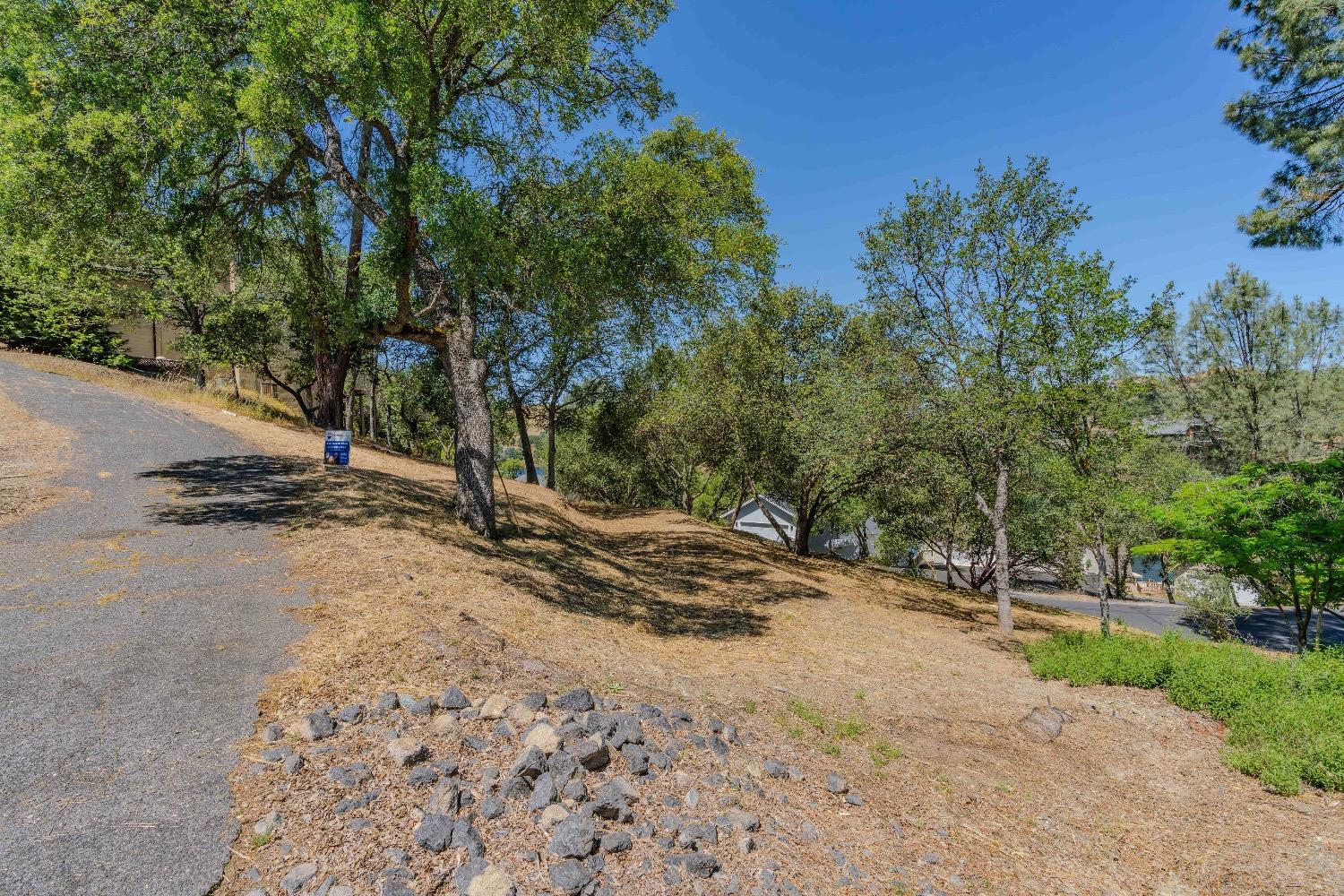215 Oakhurst Ct, Copperopolis, CA 95228