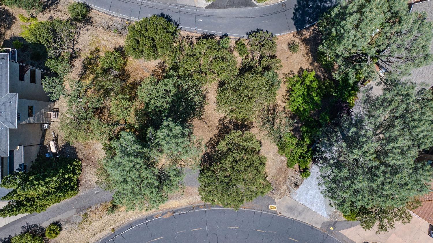 215 Oakhurst Ct, Copperopolis, CA 95228