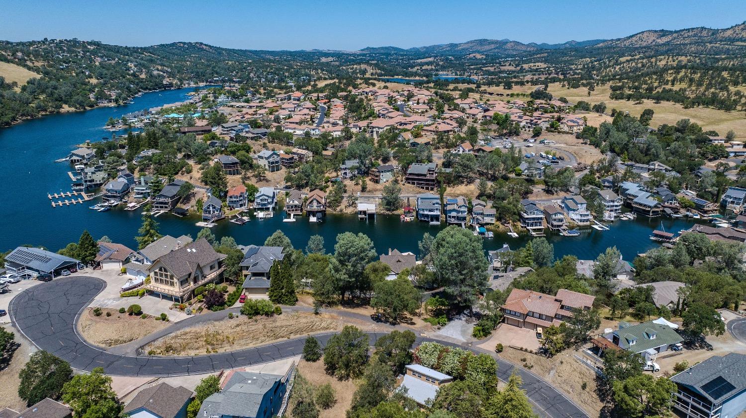 215 Oakhurst Ct, Copperopolis, CA 95228