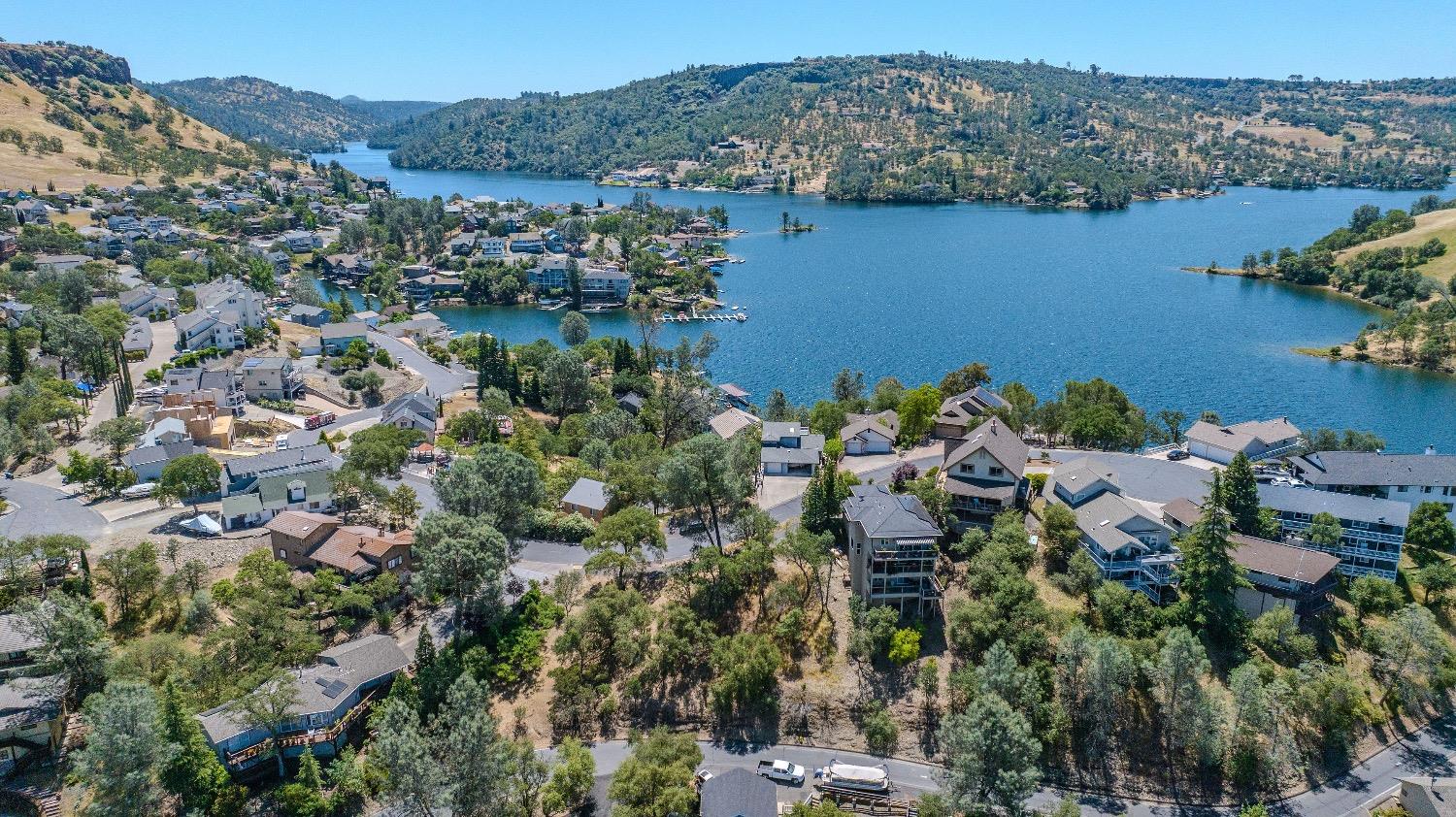 215 Oakhurst Ct, Copperopolis, CA 95228