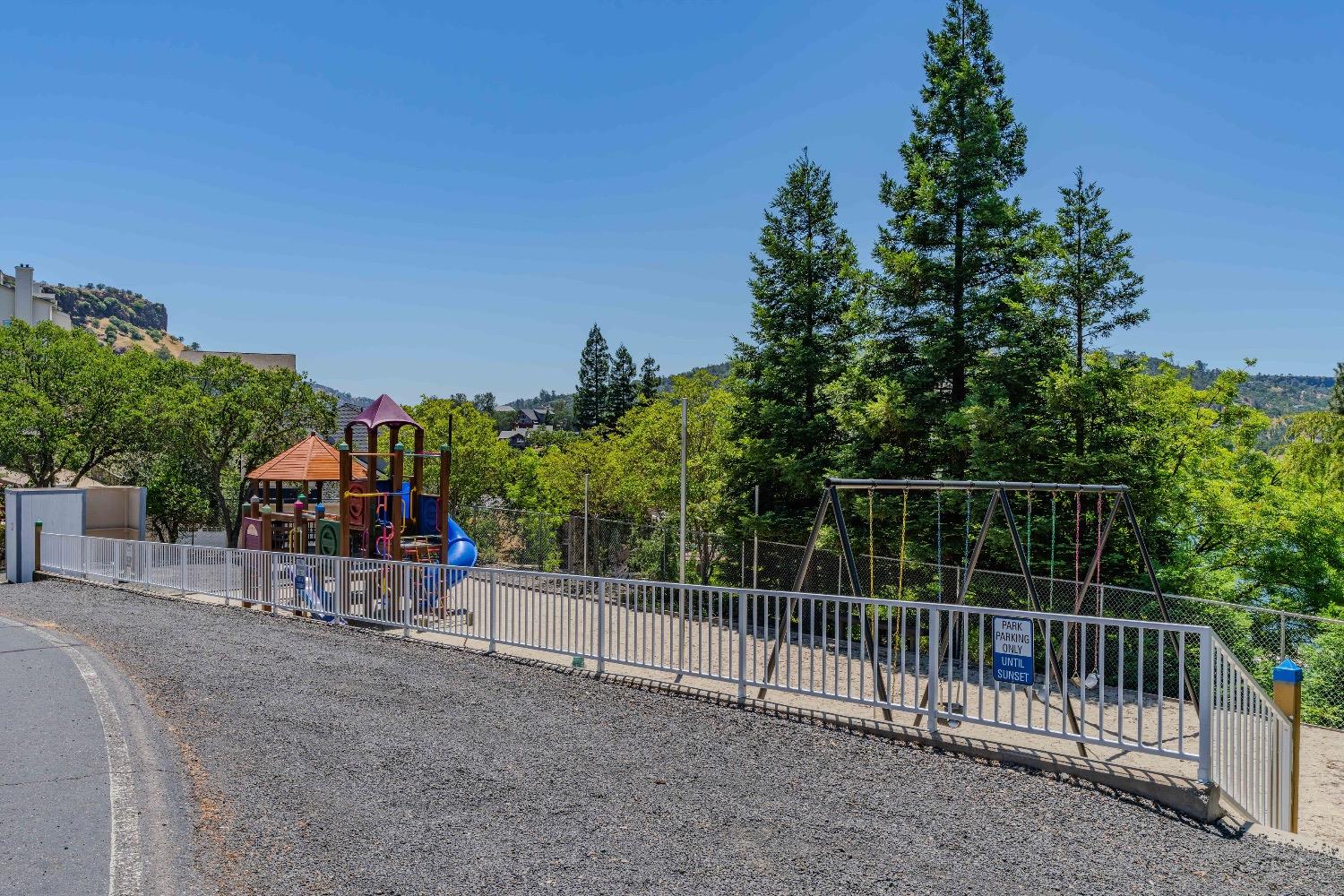 215 Oakhurst Ct, Copperopolis, CA 95228