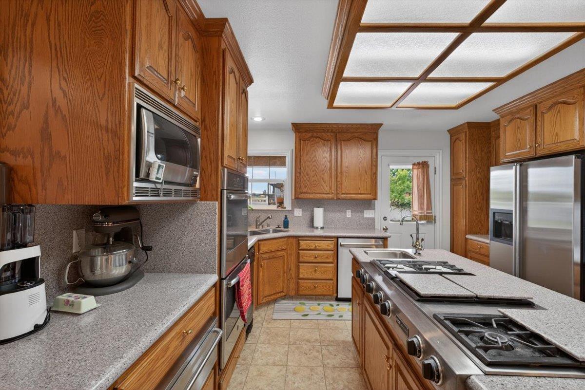 30324 Lone Tree Rd, Oakdale, CA 95361