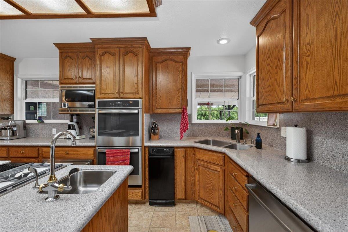 30324 Lone Tree Rd, Oakdale, CA 95361