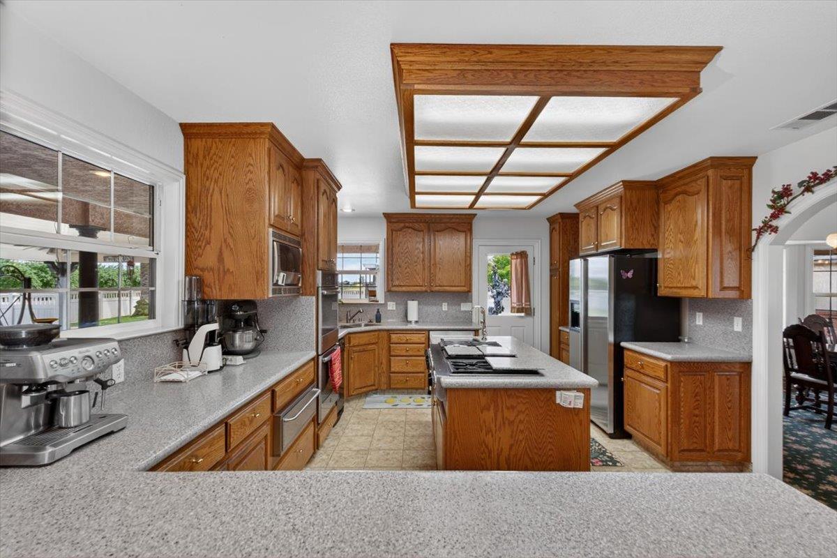 30324 Lone Tree Rd, Oakdale, CA 95361