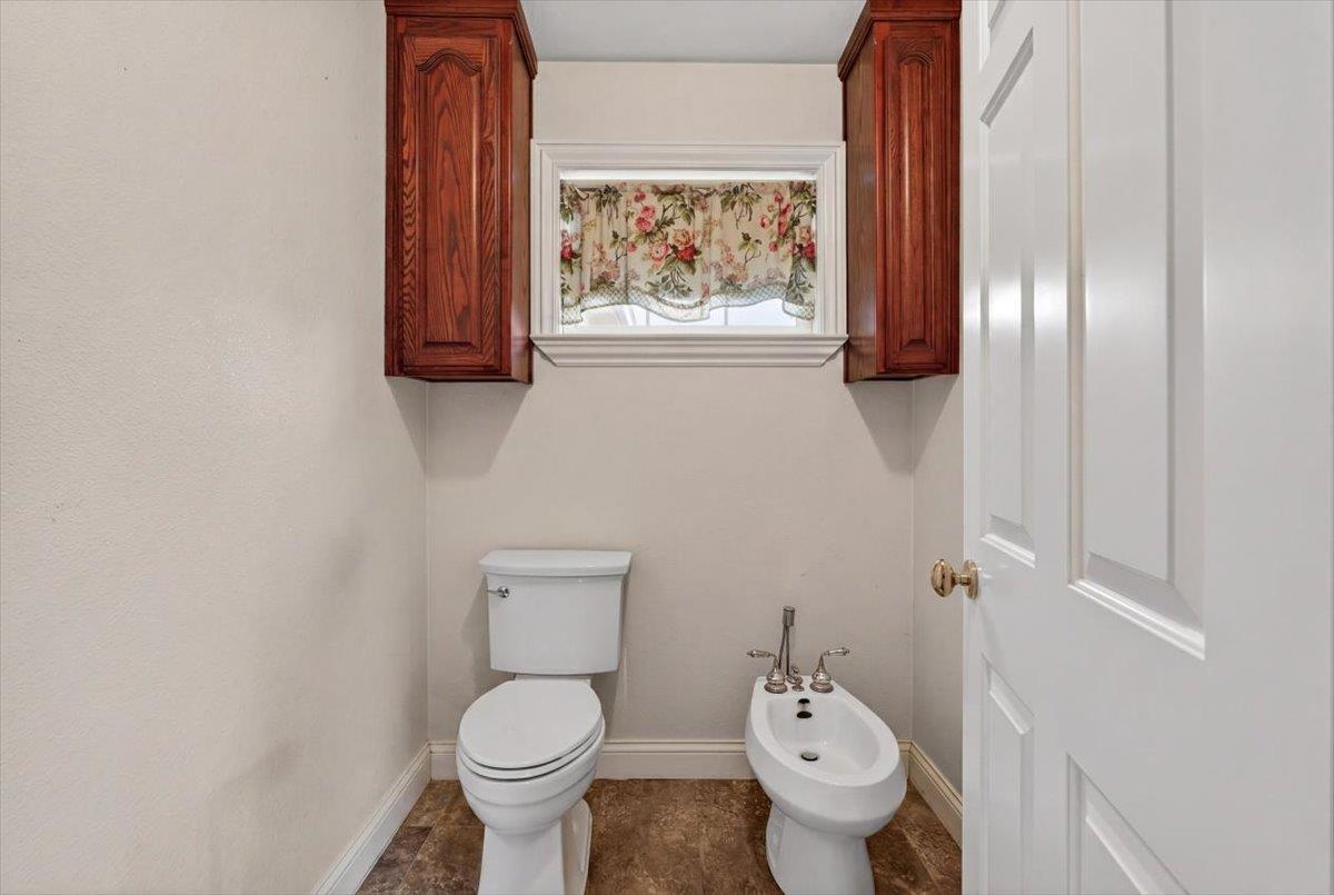 30324 Lone Tree Rd, Oakdale, CA 95361