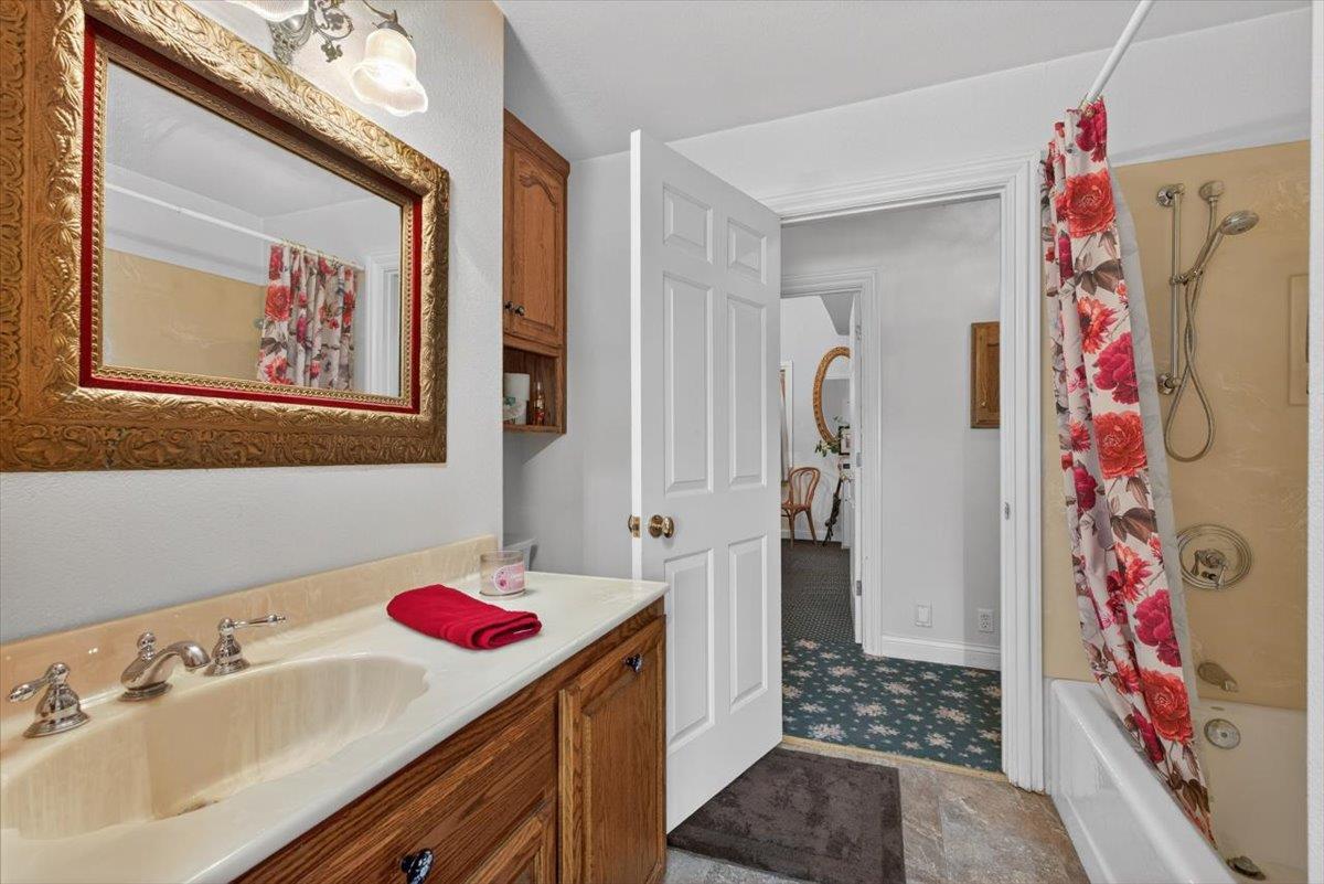 30324 Lone Tree Rd, Oakdale, CA 95361