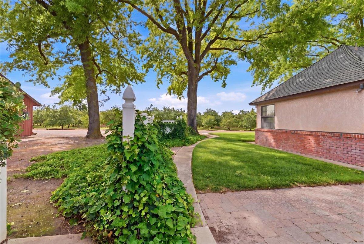 30324 Lone Tree Rd, Oakdale, CA 95361