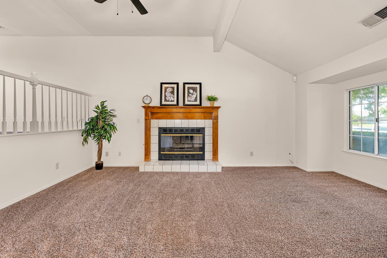 510 Stonewood Dr, Los Banos, CA 93635