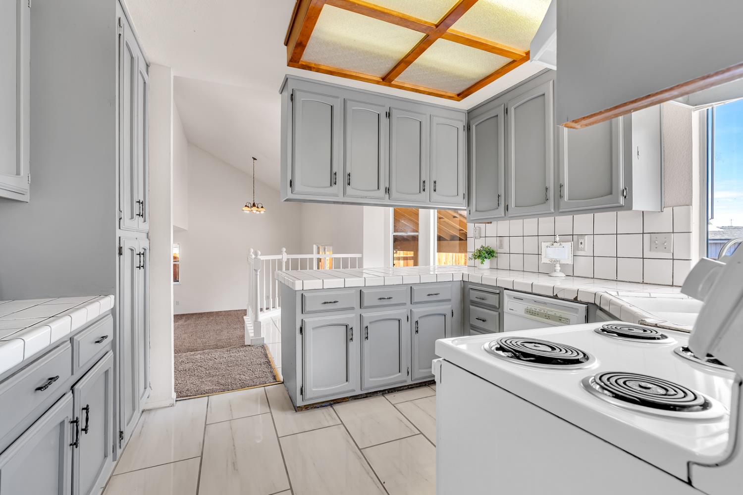 510 Stonewood Dr, Los Banos, CA 93635