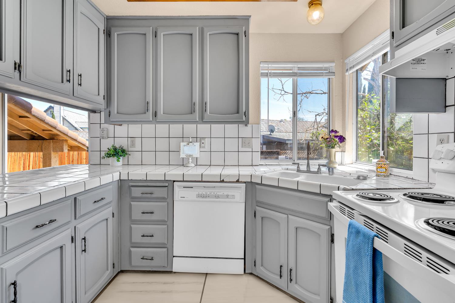 510 Stonewood Dr, Los Banos, CA 93635