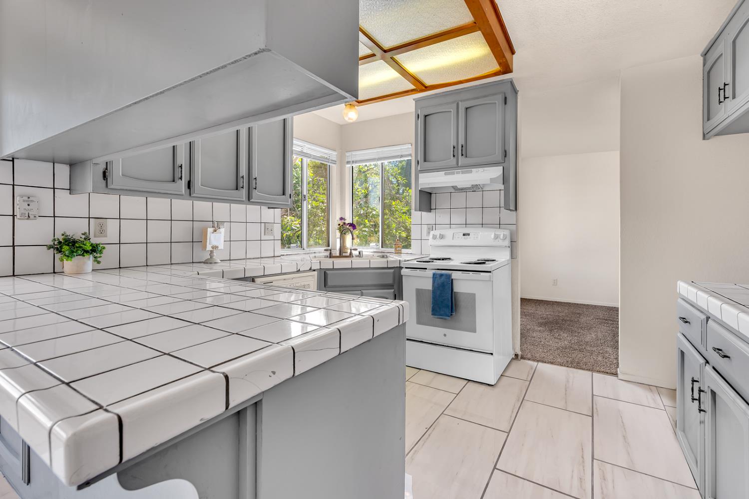 510 Stonewood Dr, Los Banos, CA 93635