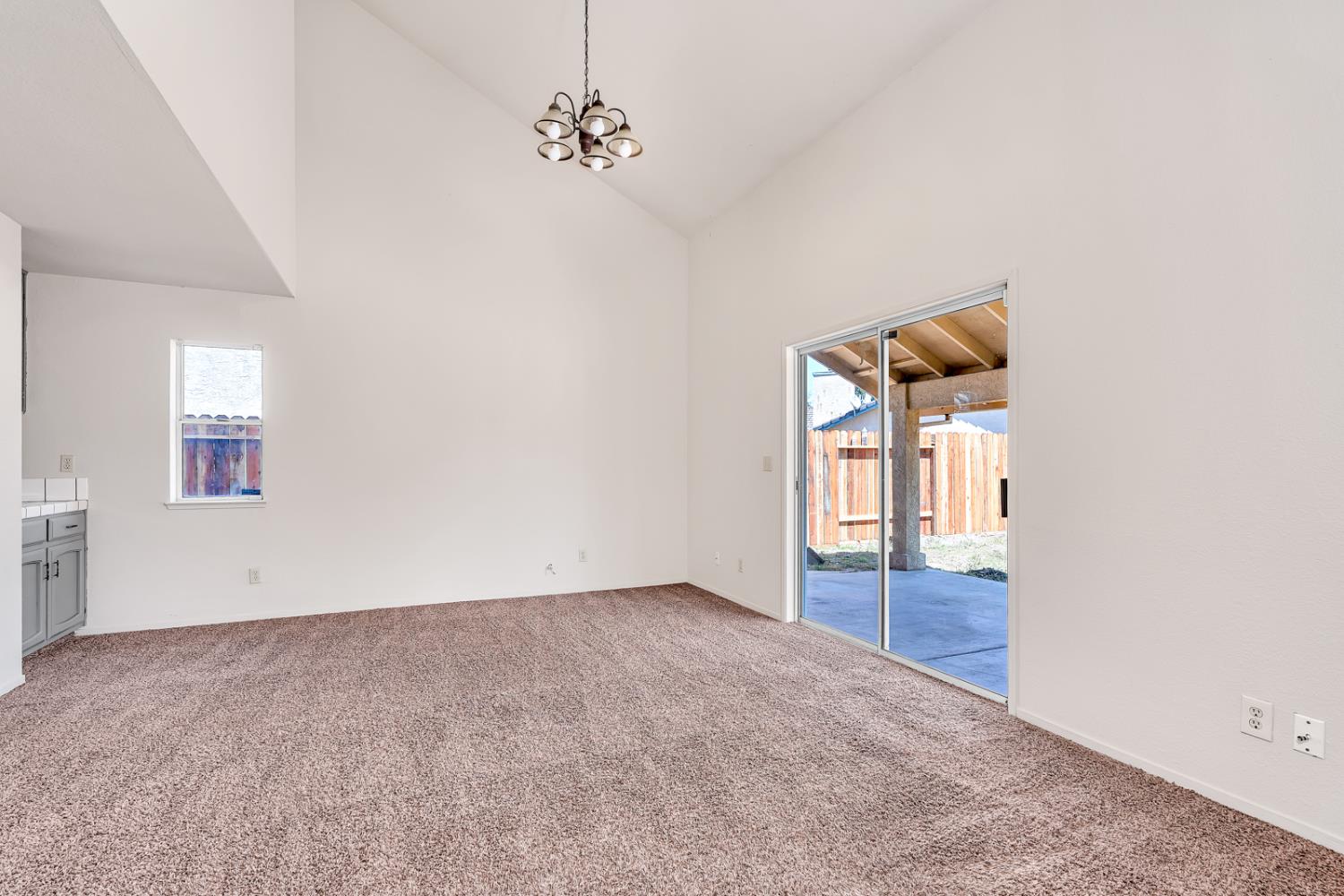 510 Stonewood Dr, Los Banos, CA 93635