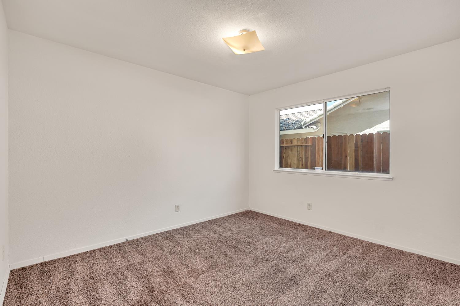 510 Stonewood Dr, Los Banos, CA 93635